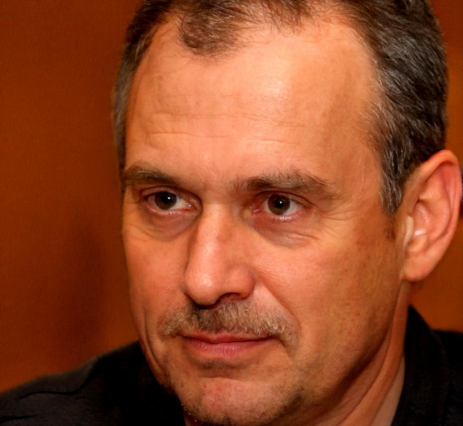 Portrait de Fabien Moreau, expert en gestion budgétaire